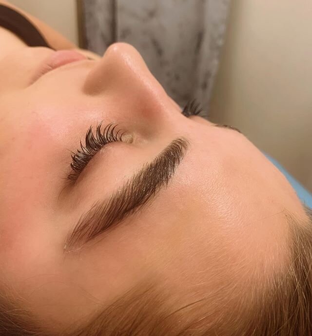 Organic Brow and Lash Boost💕  The treatment repairs damaged or broken eyelash fibers with a powerful concentrate of active ingredients. Therefore, these guarantee to moisturize, replenish, repair and revive lashes right from the very first use. More
