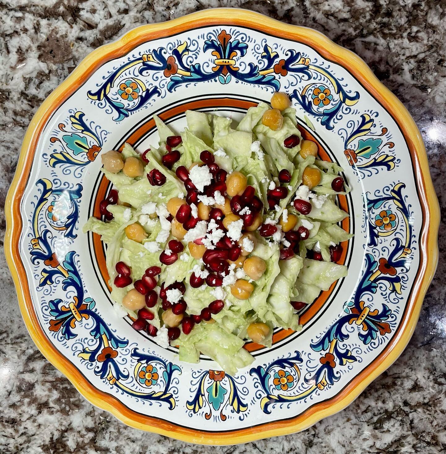 Saturday Salad
Basil / Lemon / Yogurt Dressing
🥑🍋🥬
-Cabbage
-Toasted chickpeas
-Pomegranates
-Feta
-Dressing: garlic, basil, greek yogurt, olive oil, honey, lemon juice/zest, avocado

#foodinspo #saladinspo #dinner #lemonbasildressing #healthylife