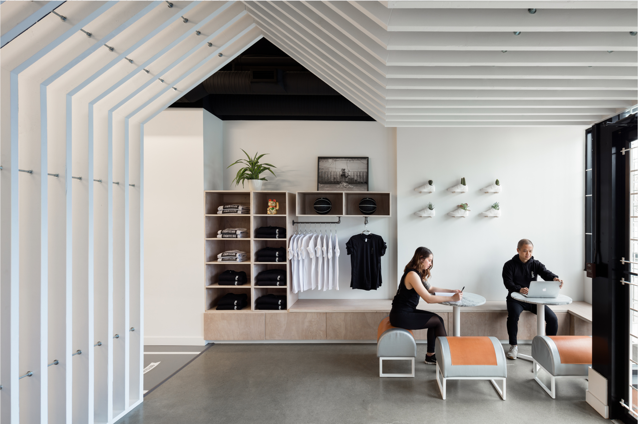 PlyArchitecture_BranchandPeople_Tightclub.png