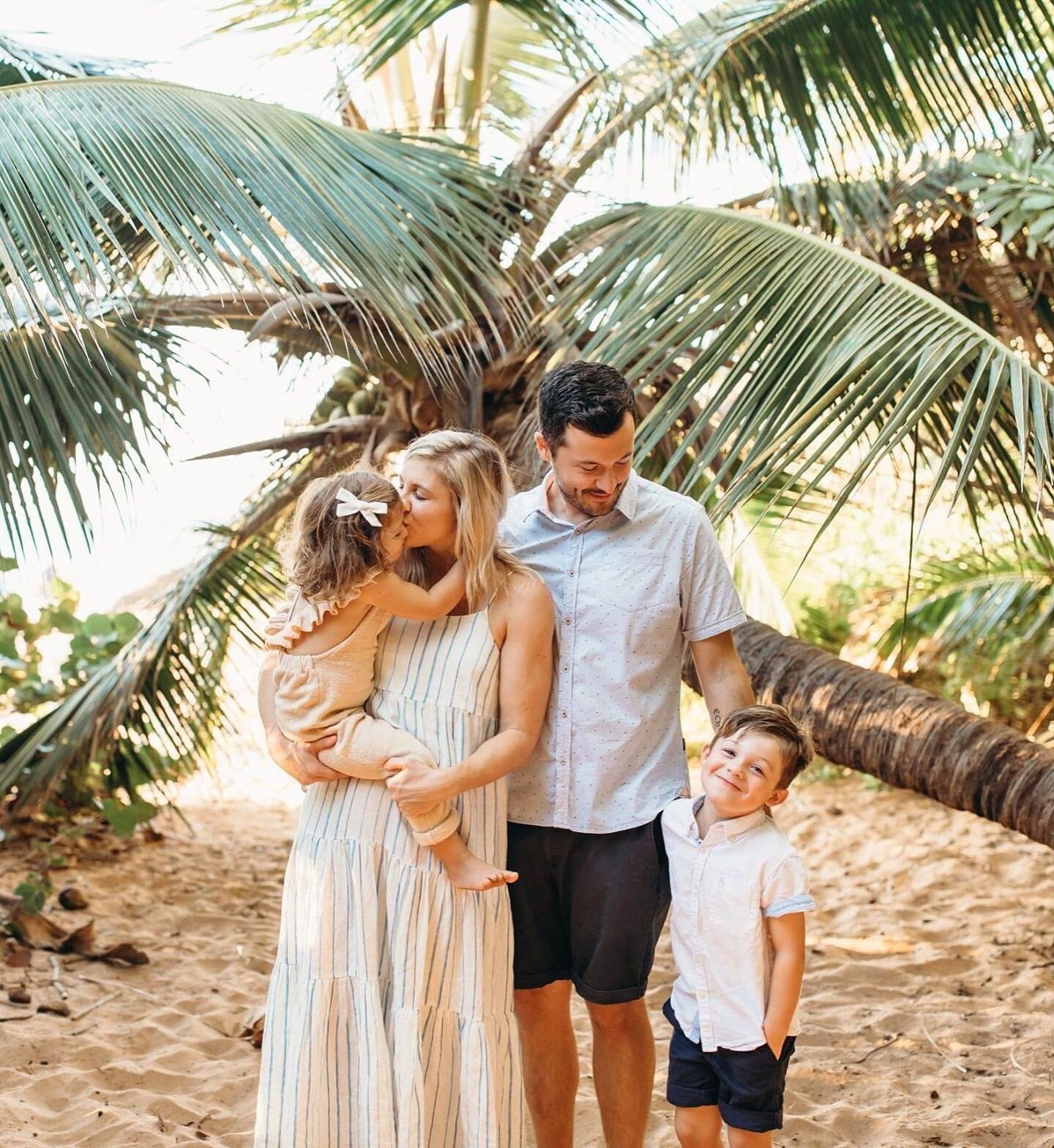 So much love in this sweet family 😍 
If you didn&rsquo;t see my stories earlier today I am still planning to move to Kauai and hoping it finally happens in March 🤞🏼 that&rsquo;s the plan at least! trying to plan anything since the pandemic started