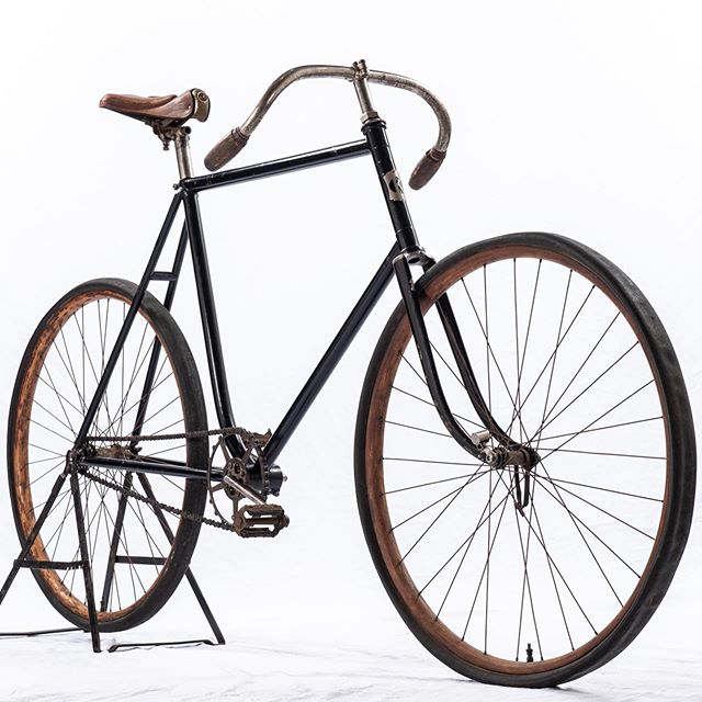 Keating Wheel Company safety bicycle from somewhere in the 1890s. Note the curved seattube, the amazing condition of the saddle, and the hub mounted counter. #keatingwheelco #keatingwheelcompany #vintagebicycle #antiquebicycle #safetybicycle  #philly
