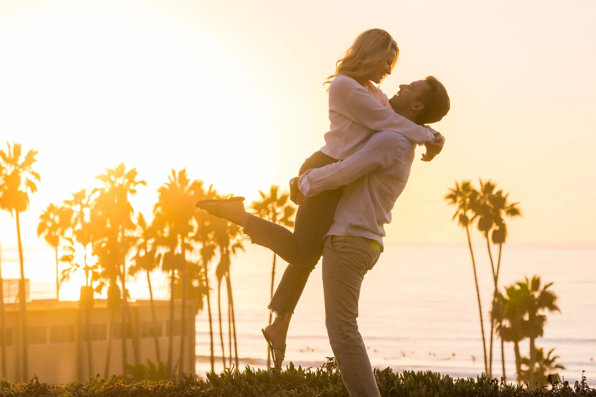 0001engagement photos la jolla scripps pier.jpg