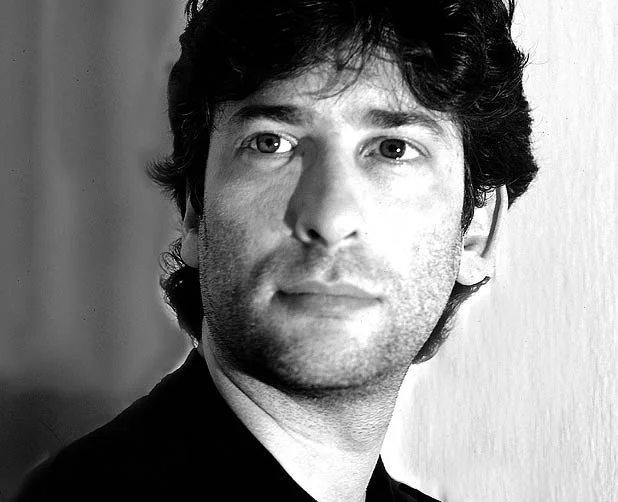 neil-gaiman-300-lst065351.jpg