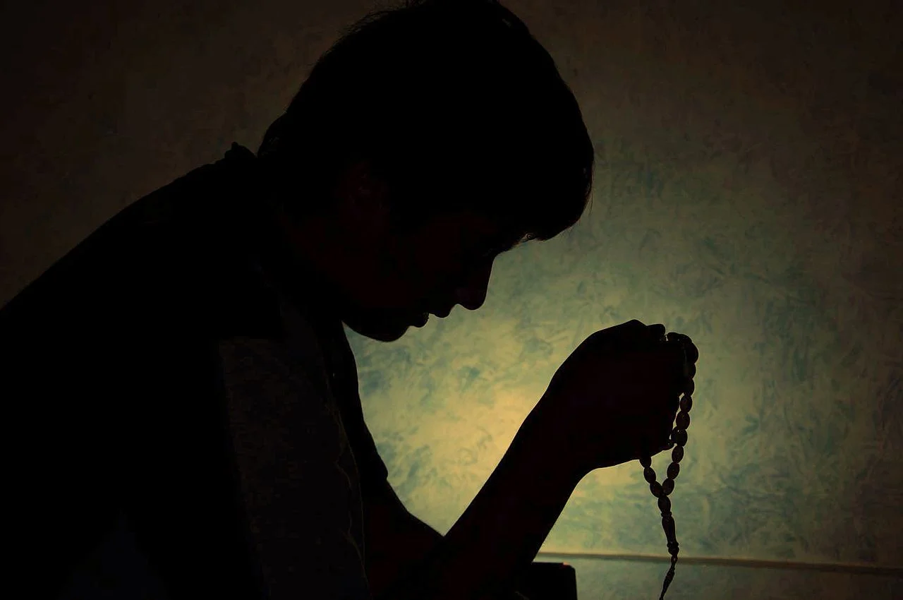 1280px-Muslim_Prayer_Beads.jpg