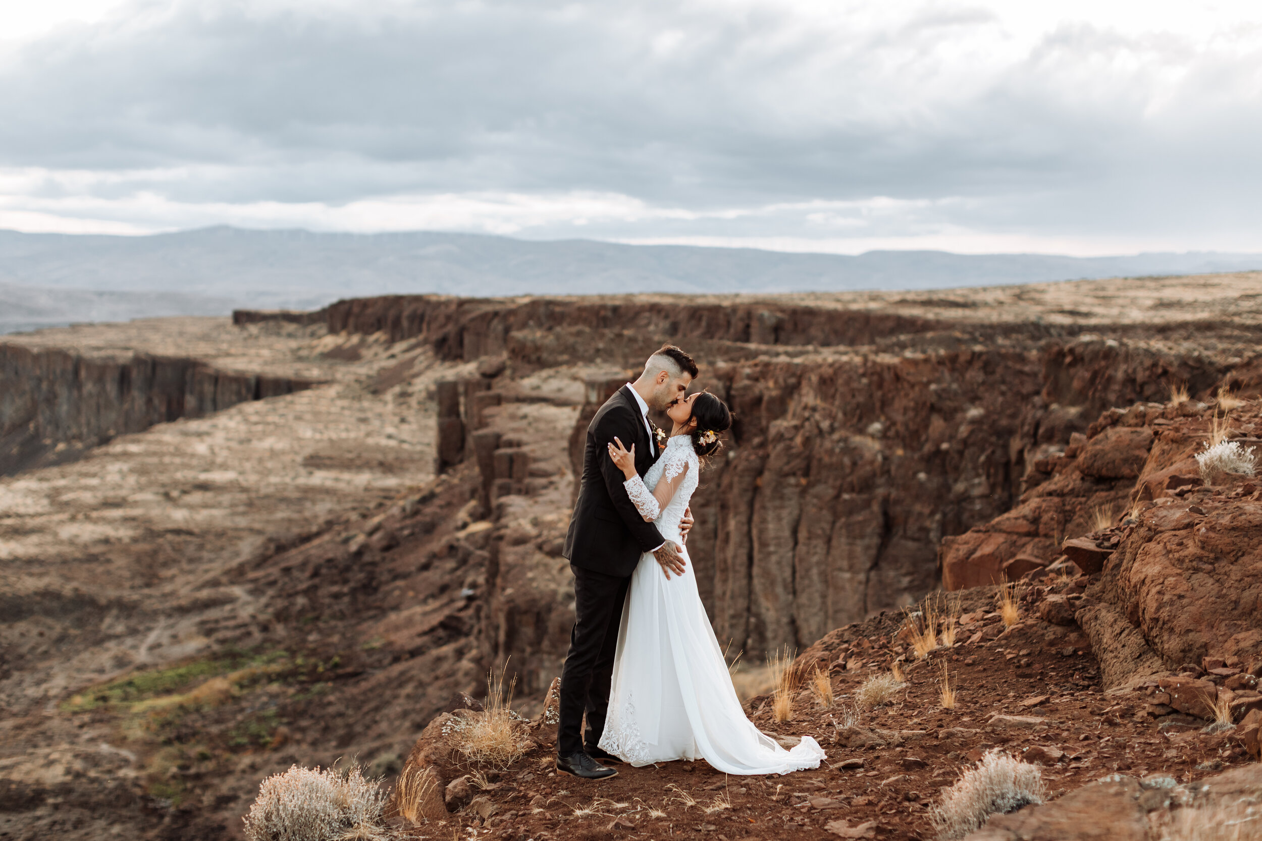 Underrated Elopement Destinations in WA - Eloping has become the popular way to get married these days— less stress, less money and epic locations for photos! There are so many places in WA that would be perfect for a destination elopement but as eloping becomes more popular, so do those areas. We wanted to give you a list of unique places to elope in WA state that are just as gorgeous as the most popular ones!