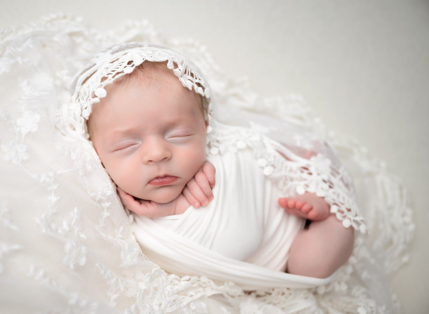 baby-with-veil