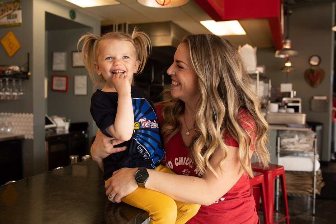 You can't fake giggles like this -- especially around Hazel. This little lady has me crackin' up behind my camera every shoot. #SWOONSTRUCK