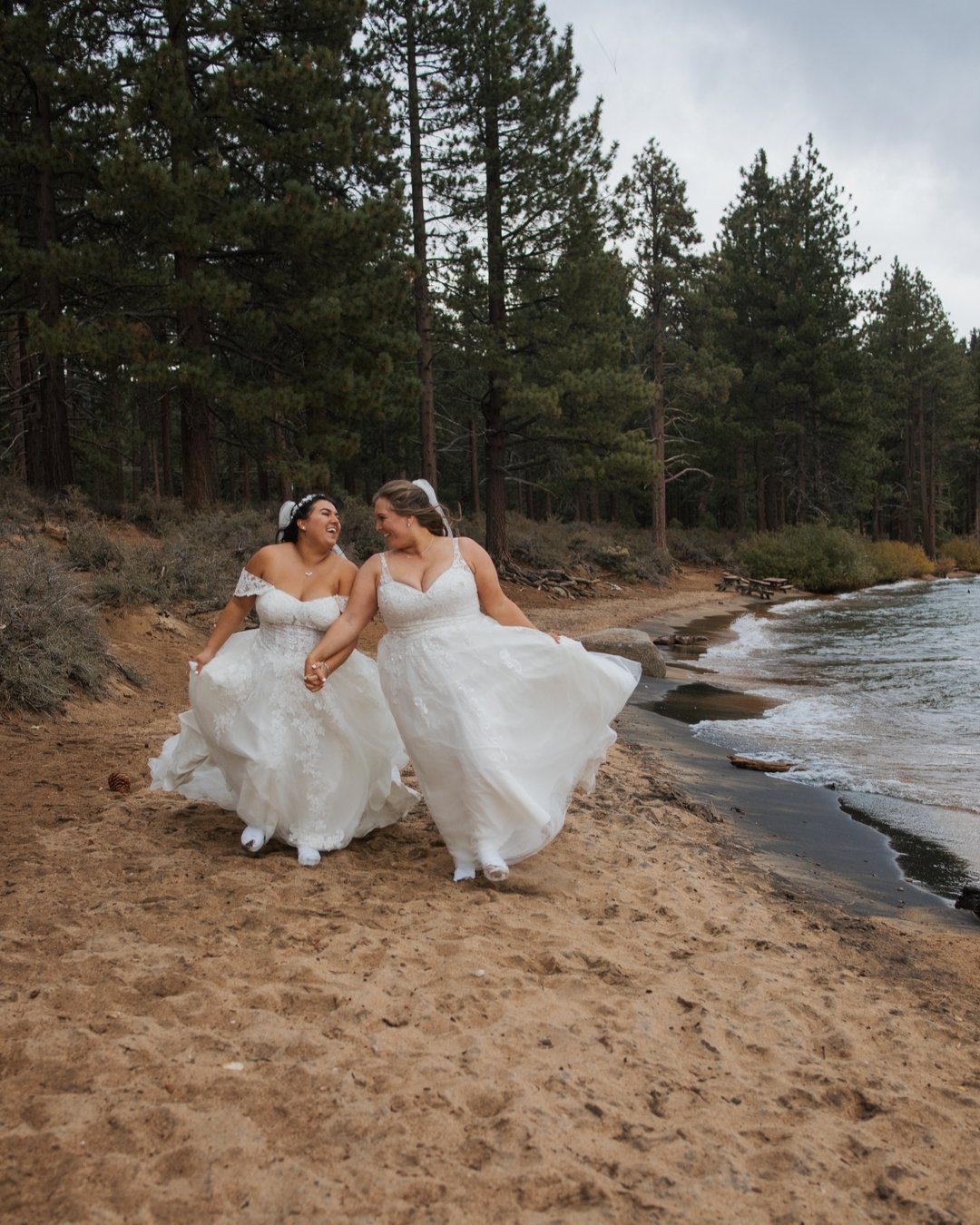ELOPEMENT vs. MICRO WEDDING: What's the difference? 🤔 An elopement is all about intimacy&mdash;just the two of you (and maybe a witness or two), creating a day full of love in your dream location. A micro wedding, on the other hand, brings your clos