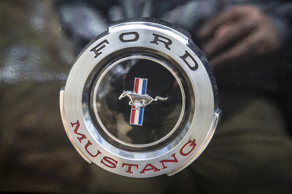 Ford Mustang badge.
