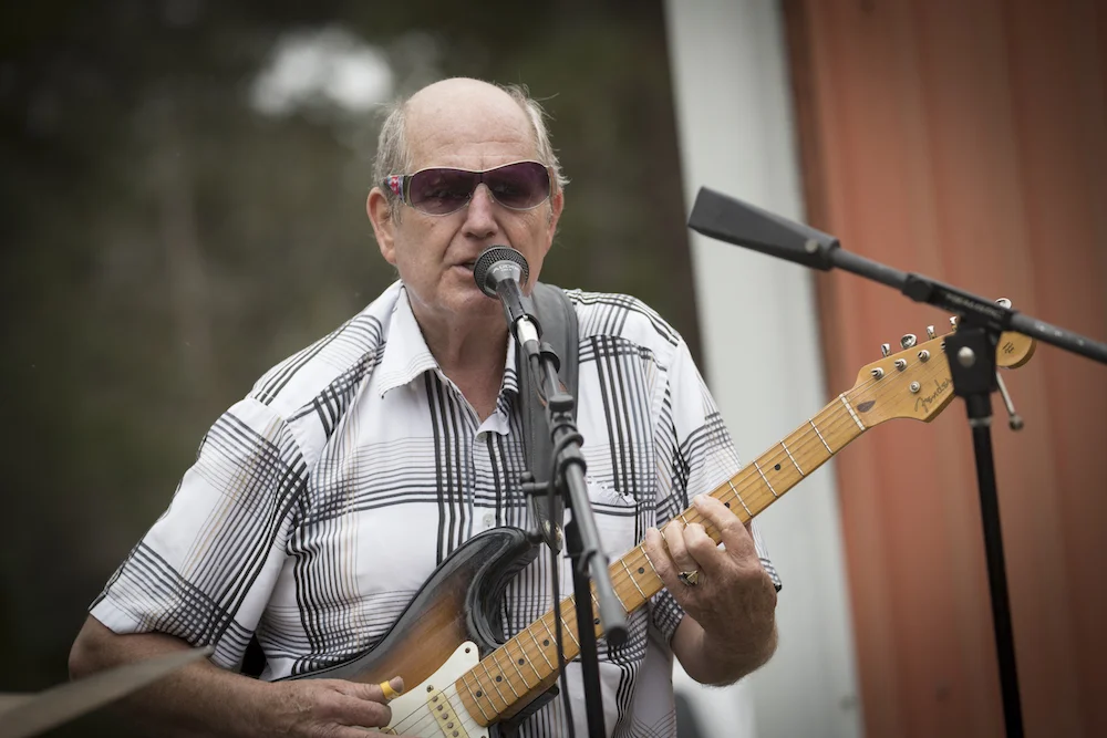 Rufus Clark playing.