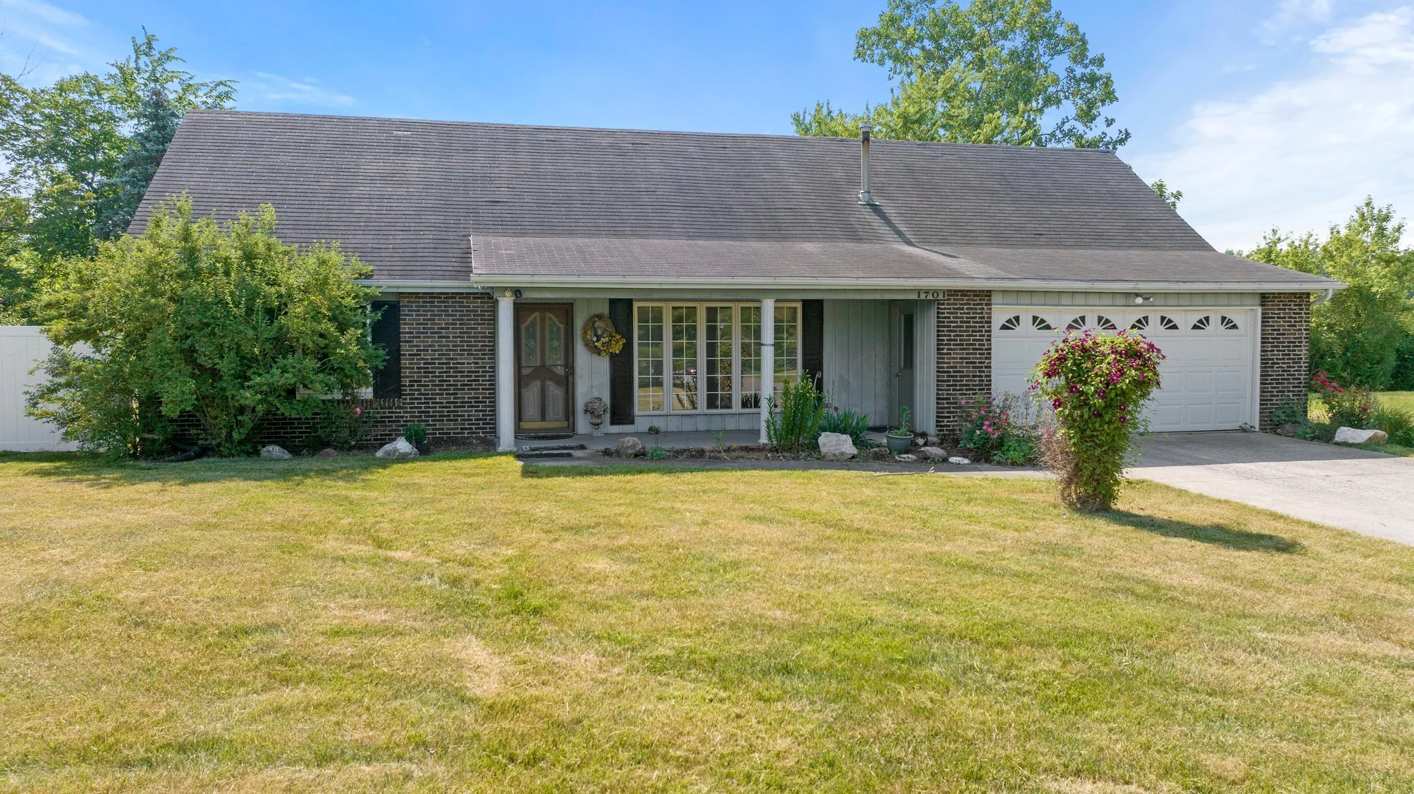SOLD!! 1701 Dunbarton Lane Fort Wayne, IN 46804
