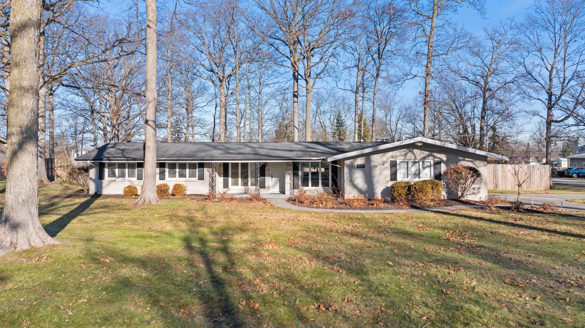 SOLD!! 6739 Woodcrest Drive, Fort Wayne, IN 46815