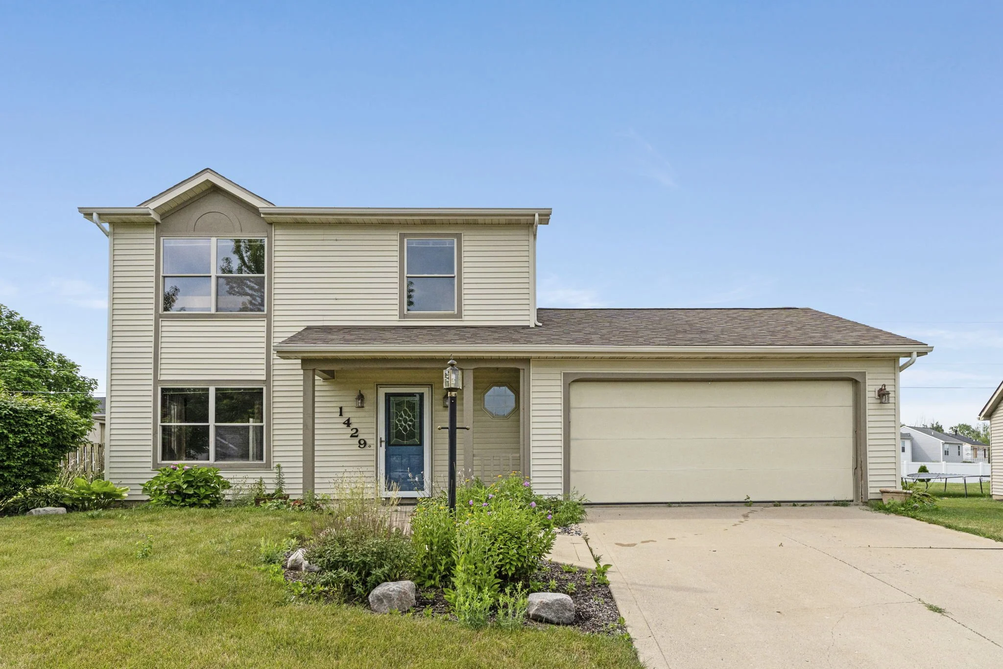 SOLD!! 1429 Ashville Dr, Huntertown, IN 46748
