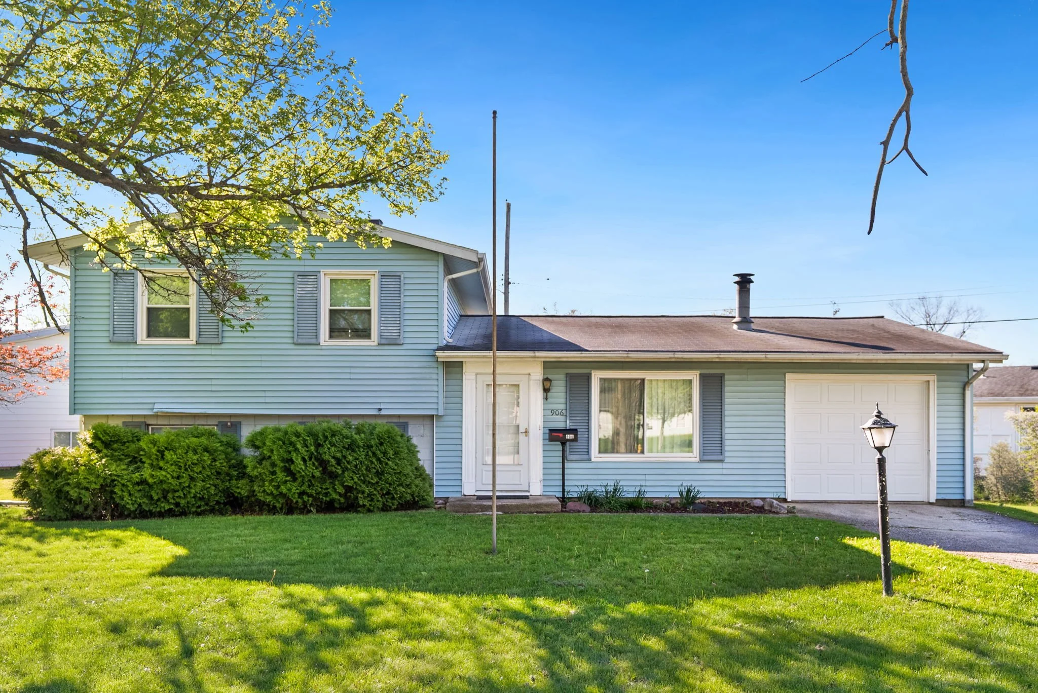 Pending!! 906 Buckingham Drive Fort Wayne, IN 46825