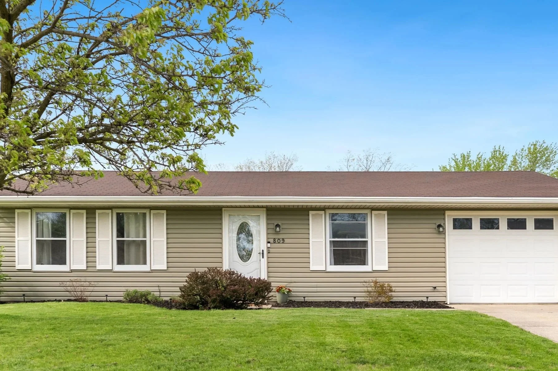 Pending!! 809 Aurora Knoll Ln Fort Wayne, IN 46825-4627