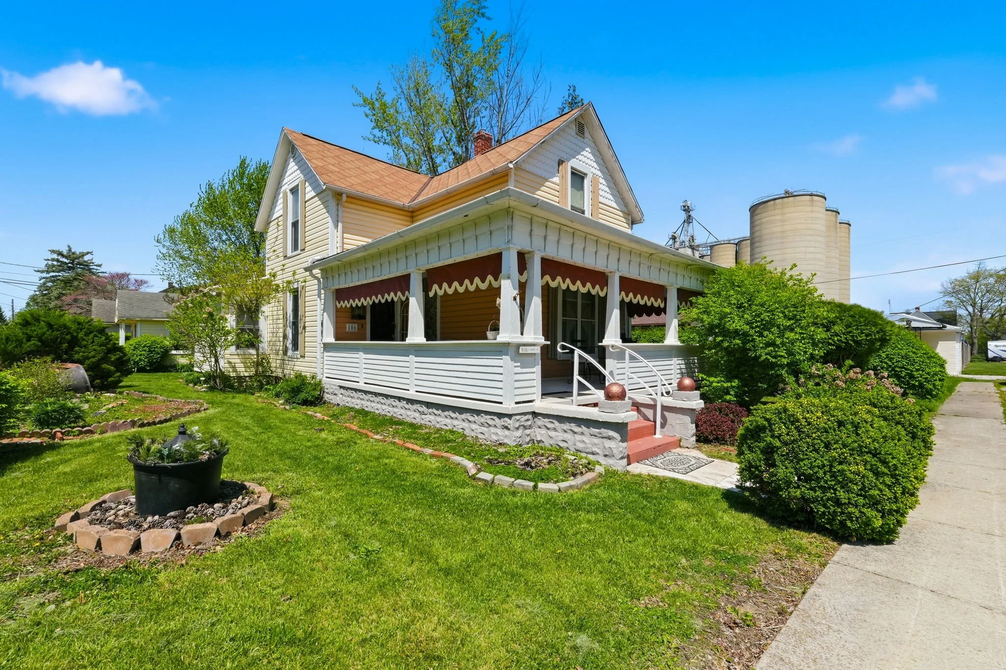 Pending!!! 106 S Short St Monroeville, IN 46773