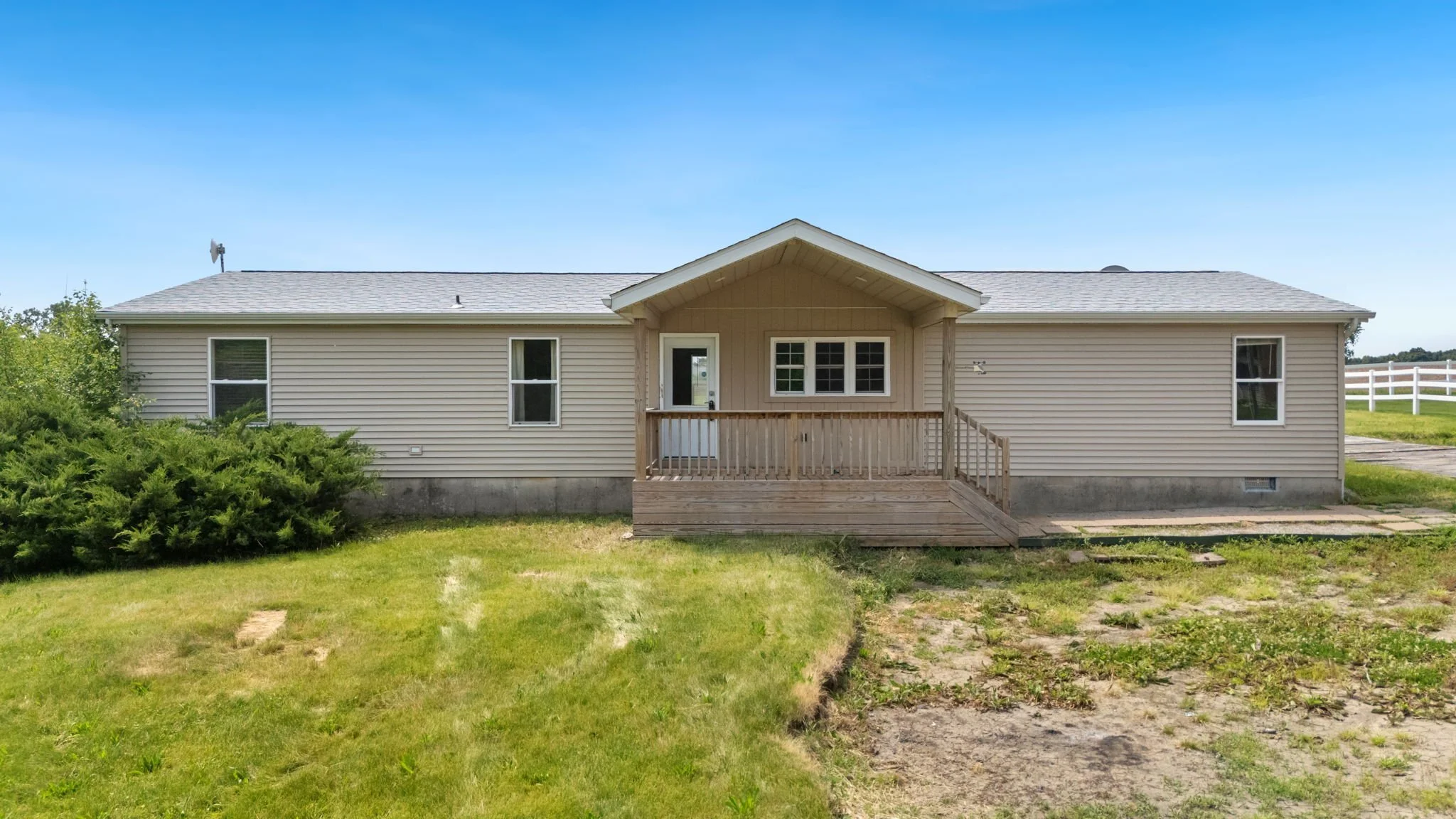Just Listed !! 21630 Campbell Rd, Spencerville, IN 46788