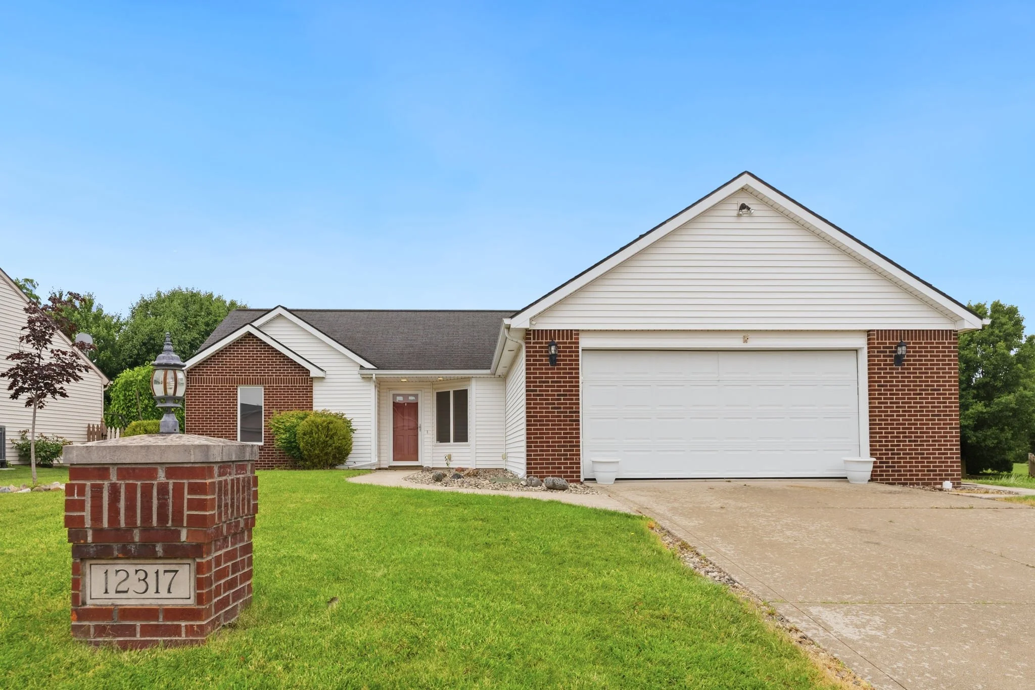 Pending!! 12317 Tumblebrook Ln Fort Wayne, IN 46818