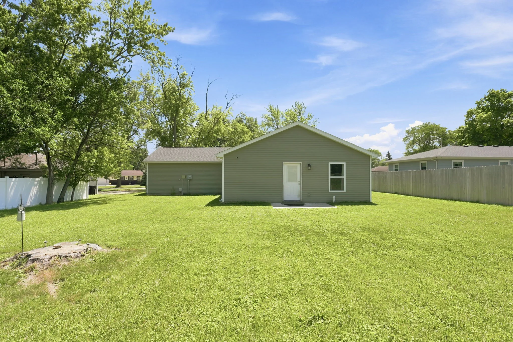 30-web-or-mls-7251 Linda Dr-9.jpg
