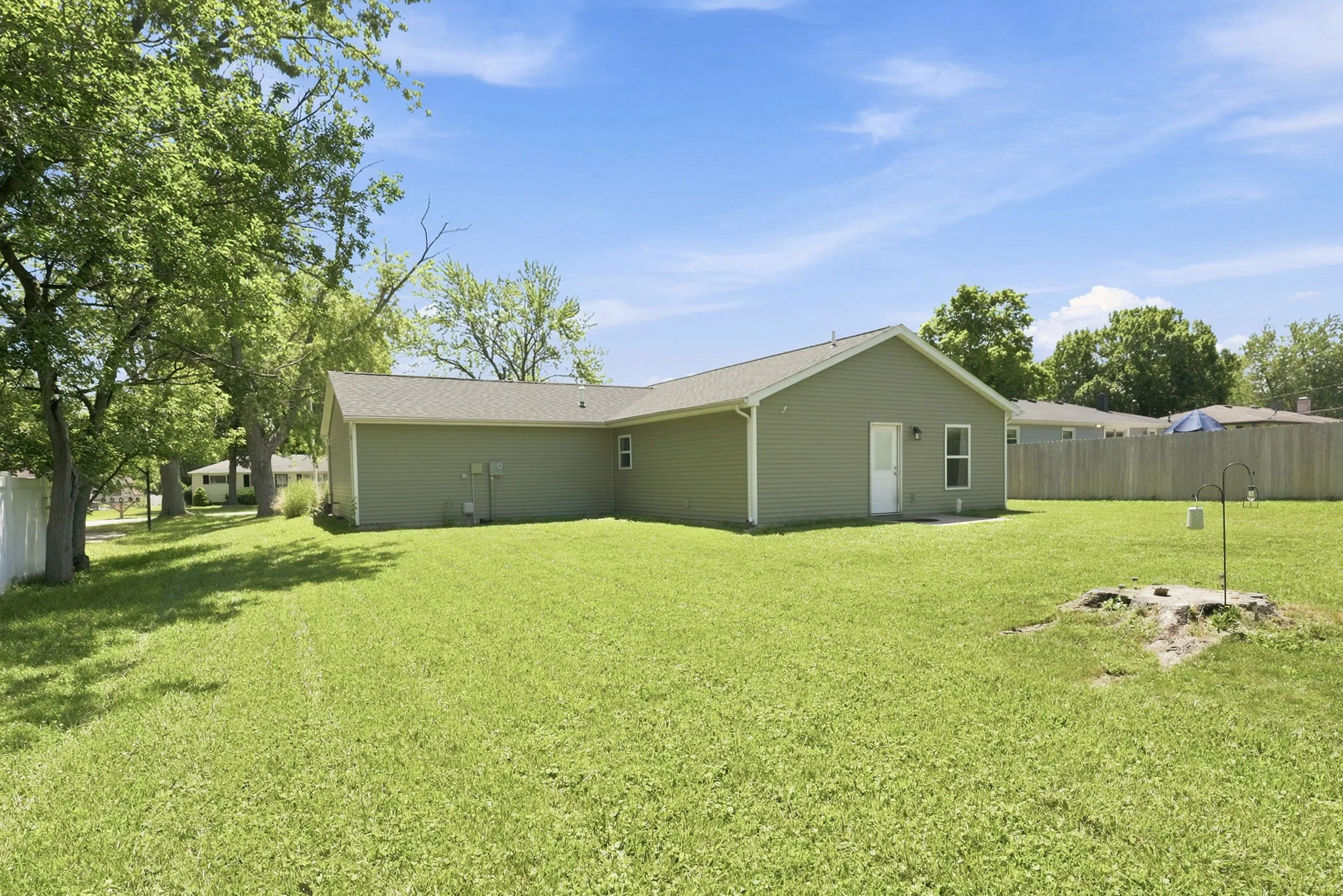 34-web-or-mls-7251 Linda Dr-11.jpg
