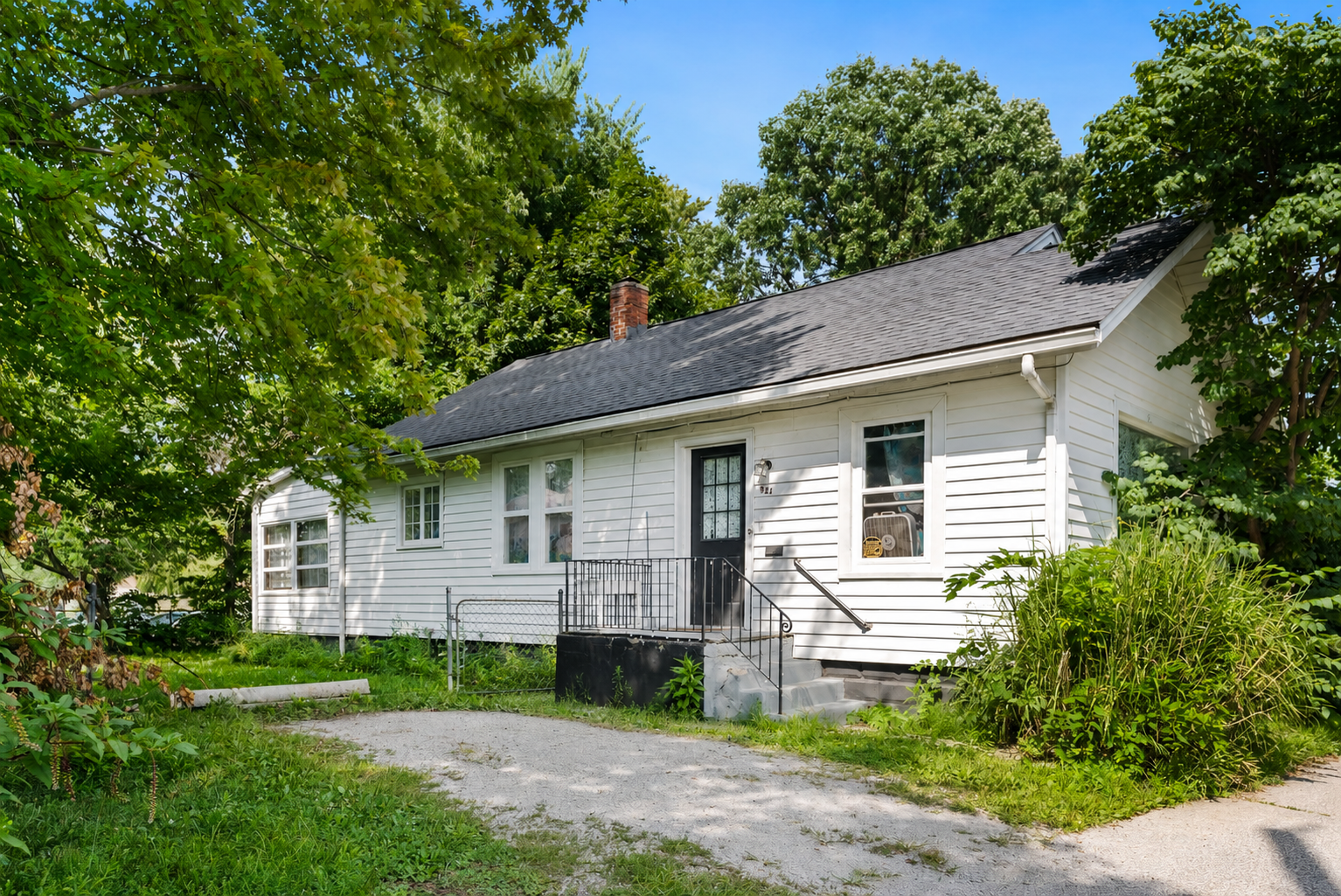 Just Listed !! 921 Emmett Lane, Fort Wayne, IN 46805