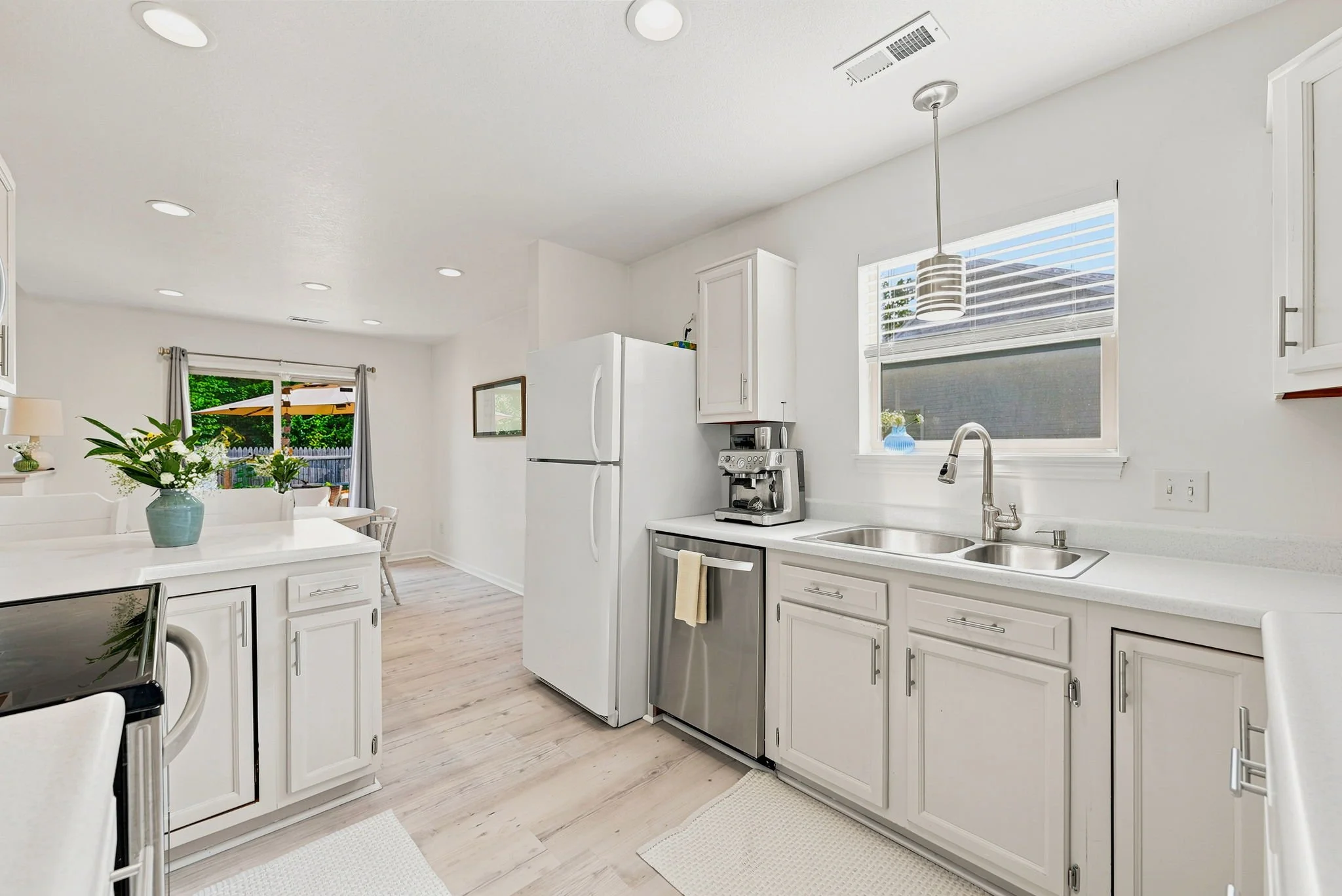 16-web-or-mls-317 Passier Ct-16.jpg