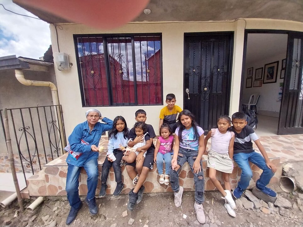 Community center Pomona children are having food, Bible studies and activities. Donate today @migotitadeamorinc 

#soupkitchen #popayanco #colombia #helpingpeople #poorchildren #building #nonprofitorganization #donatetoday #supportus #biblestudy #wor