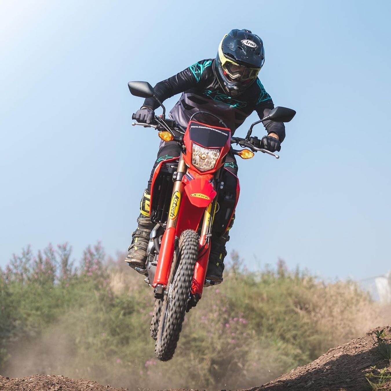 NO PAIN TERRAIN ⛰
&bull;
The final stage of development for the Honda CRF 300L involved pushing the bike beyond what&rsquo;s expected to ensure the #Ktech systems provided adequate comfort and performance in the more demanding terrain
&bull;
High per
