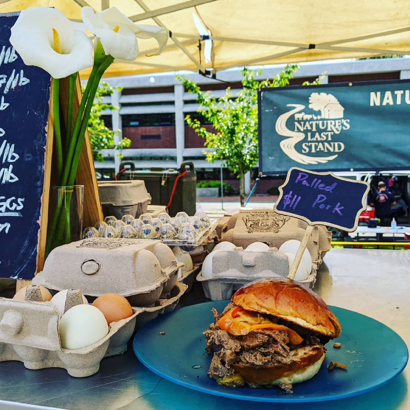 Join us now until 7:30PM at the Queen Anne Farmers Market! Try our pulled pork sandwich for dinner, and grab eggs, sausage and butchered cuts for meals this weekend. 

#seattle #farmersmarket #pulledpork #porksausage #lambsausage #groundbeef #chicken