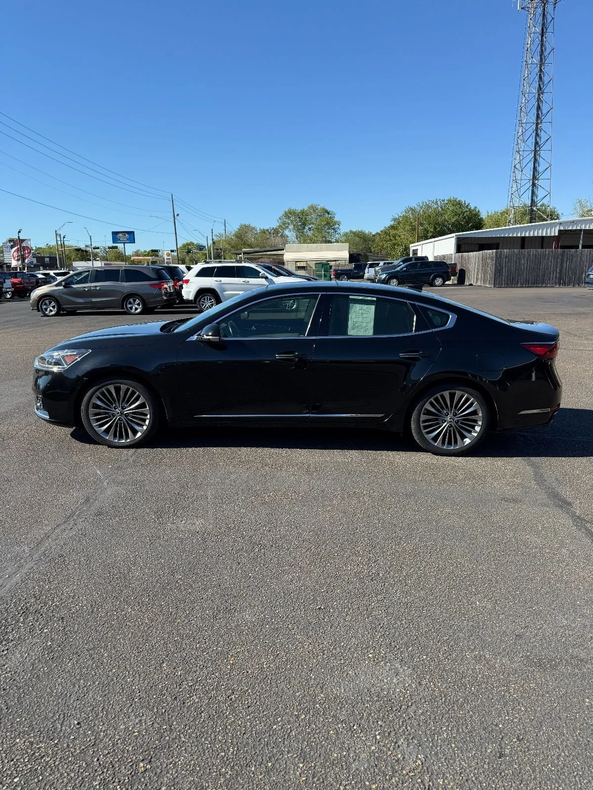 6011 - 109 Kia Cadenza