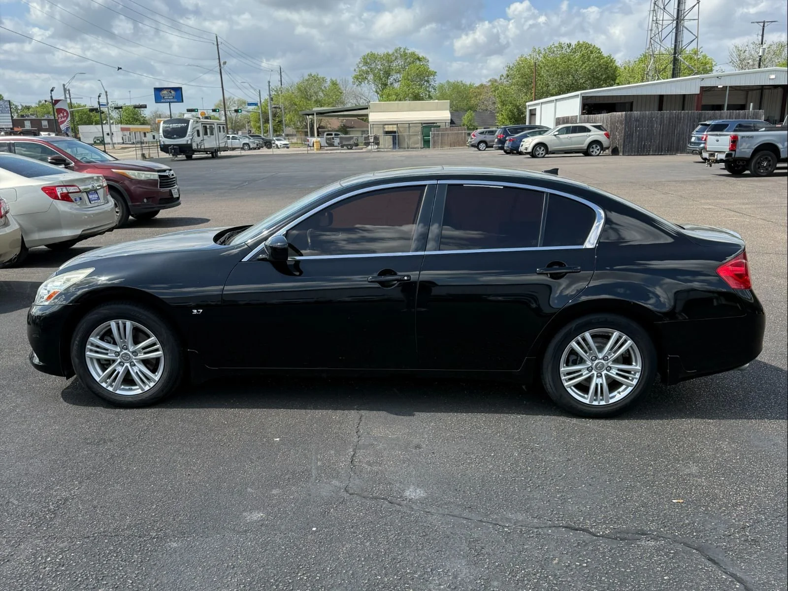 6136 - 2015 Infiniti Q40