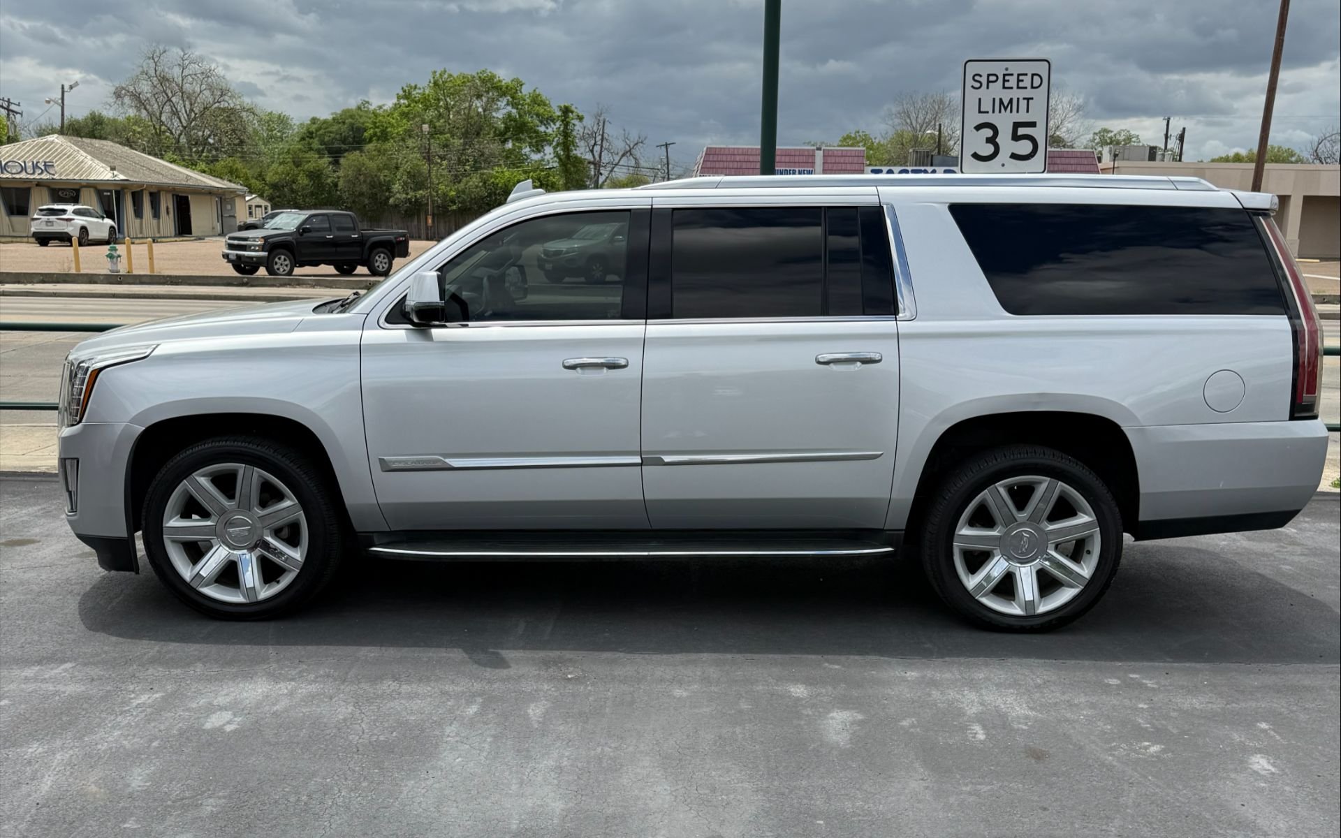 6147 - 2016 Cadillac Escalade