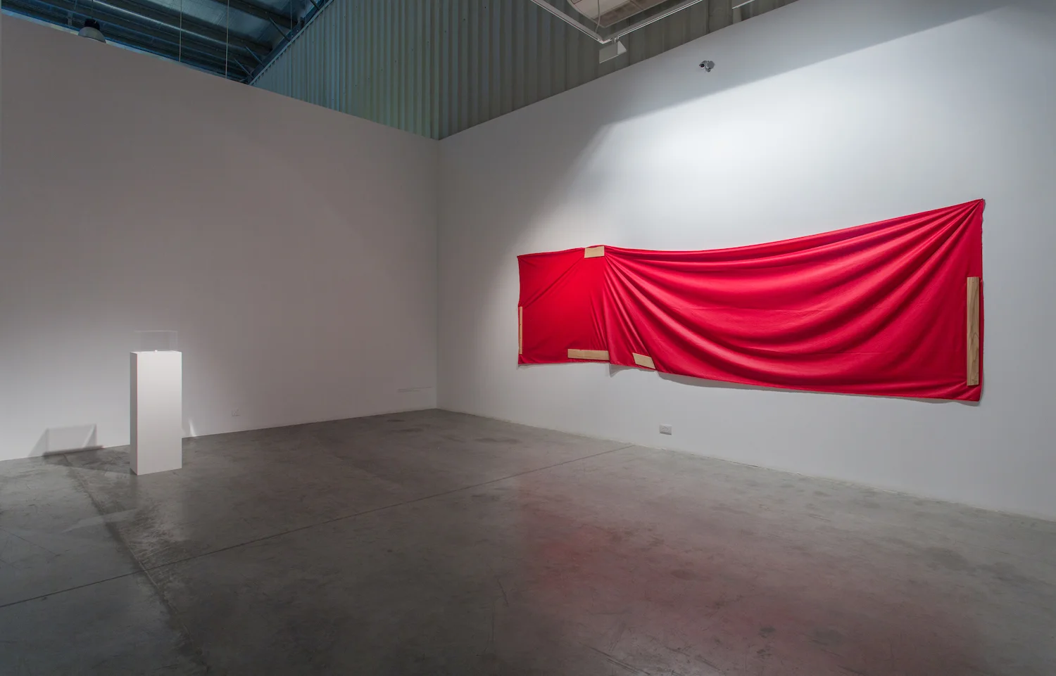 Stéphanie Saadé Re-Enactment LB/ Red Cloth 2013 Cloth, wood, screws 155 x 515 cm