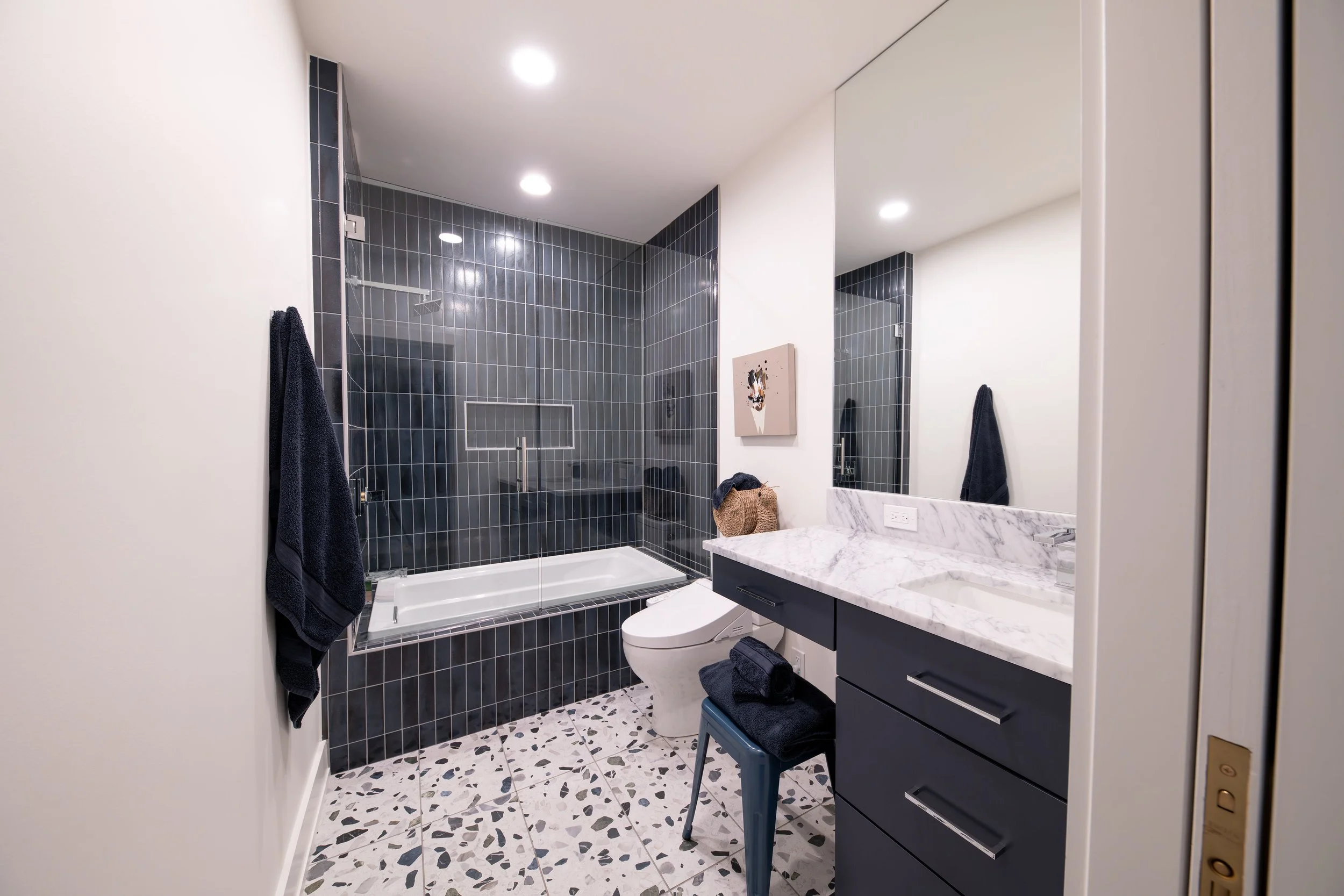 15 erase all towels, zoom in to cut out door hardware.jpg