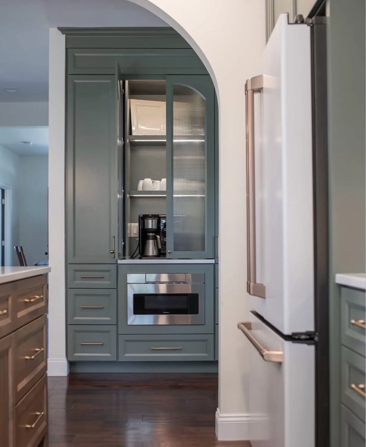 From storage built-ins to mudrooms, everything we do is custom - including our cabinetry! ✨

Are you thinking about adding an addition or remodeling? Visit mancusohomes.com 

#renovation #renovations #renovationproject #remodel #remodeling homeremode