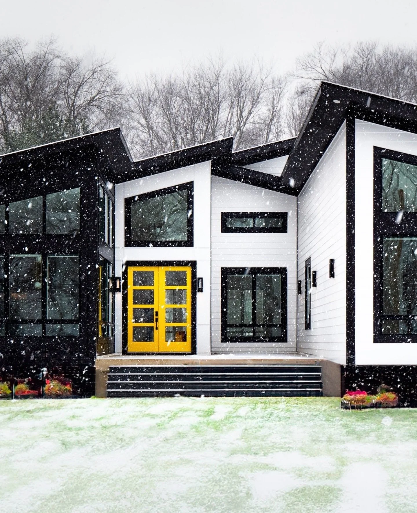 Hope everyone&rsquo;s staying safe in this snow ❄️ sending you all warm &amp; cozy vibes 🤍

#newhomebuild #northeastohio #renovations #snow #snowstorm