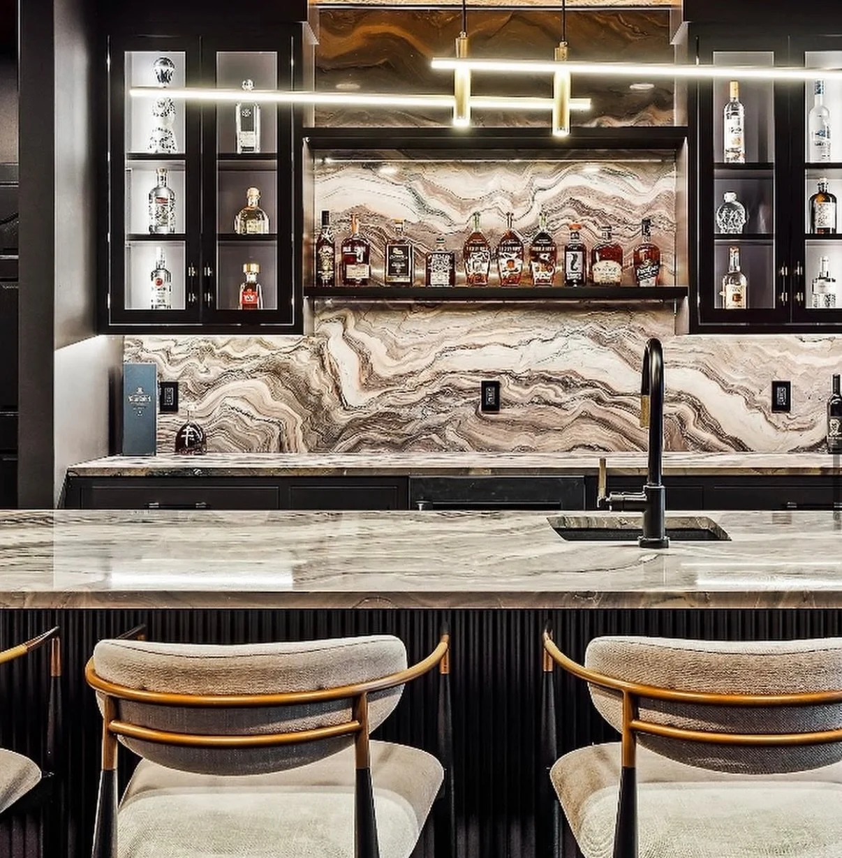 Who needs to go out on a Friday night with a home bar like this? 🖤 What&rsquo;s your favorite detail? Ours is the ceiling 😍

Thinking of starting your own custom renovation project? Reach out at mancusohomes.com

#renovation #renovations #customren