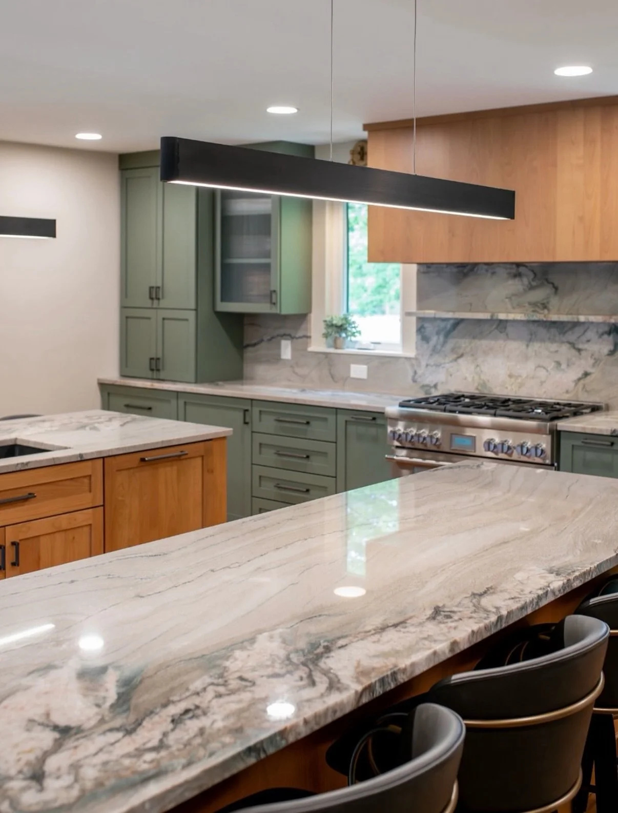 Take a closer look at the stunning double island from our Strongsville renovation 😍 Who do you know that needs this in their kitchen? 

Ready to start your project? Visit mancusohomes.com

#renovation #renovations #customrenovation #customrenovation