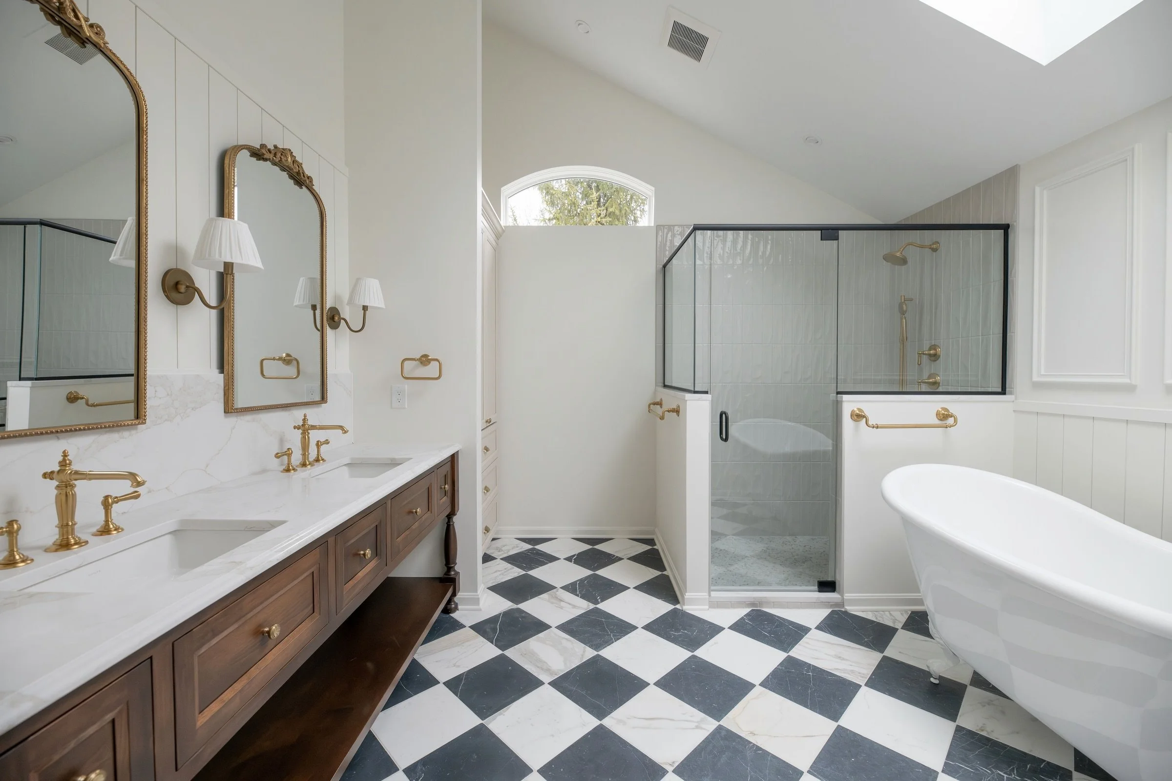 Check out the stunning bathroom in our Medina renovation project 😍 What&rsquo;s your favorite detail? 

Between the checkered tiles, built-in storage, clawfoot tub and so many others&hellip; we just can&rsquo;t decide! 

Thinking of renovating or bu