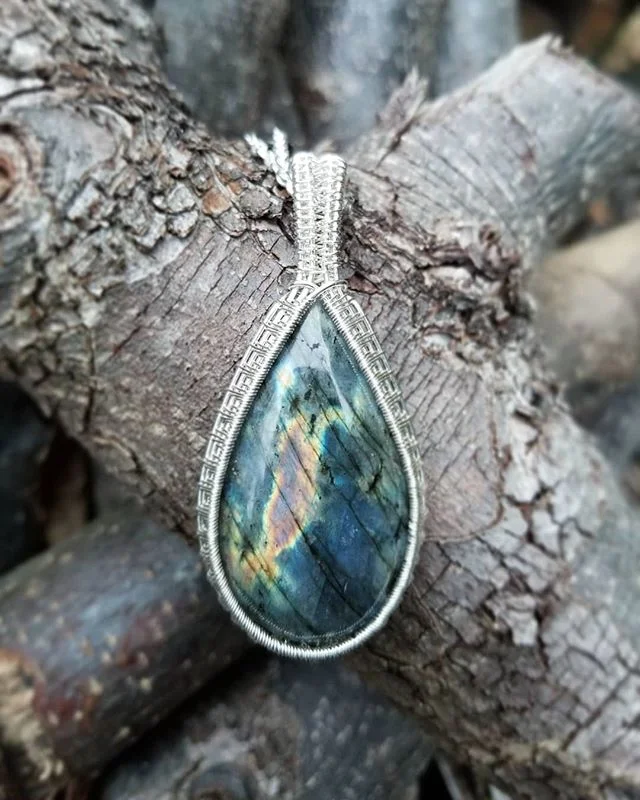This beast will be available this weekend at Christmas in Bethabara! Labradorite in sterling silver, with sterling chain and clasp. Last one I'll be making like this for the rest of the year.
.
.
.
.
.
#shoplocal #fantasyart #steampunk #gothstyle #fa