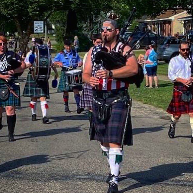 Here are a few from the 4th of July Parade this past weekend! What fun! Thanks to the members from other bands that joined us as well :) #fourthofjuly #pipebandlife