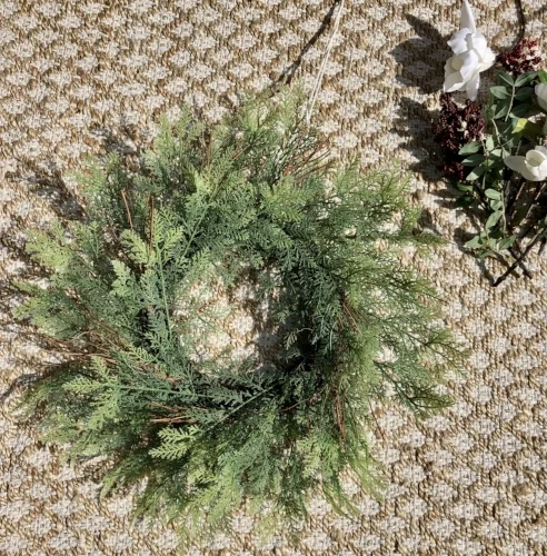 basic wreath with no seasonal decorations.jpeg