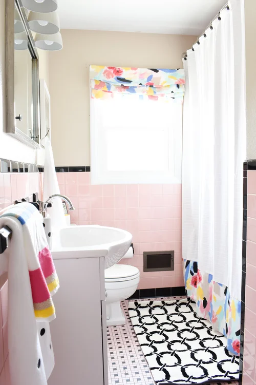 Pink Bathroom Ideas : 47 Pink Bathroom Wallpaper On Wallpapersafari : One of pink bathroom decorating ideas is a demanding but majestic pink and black bathroom.