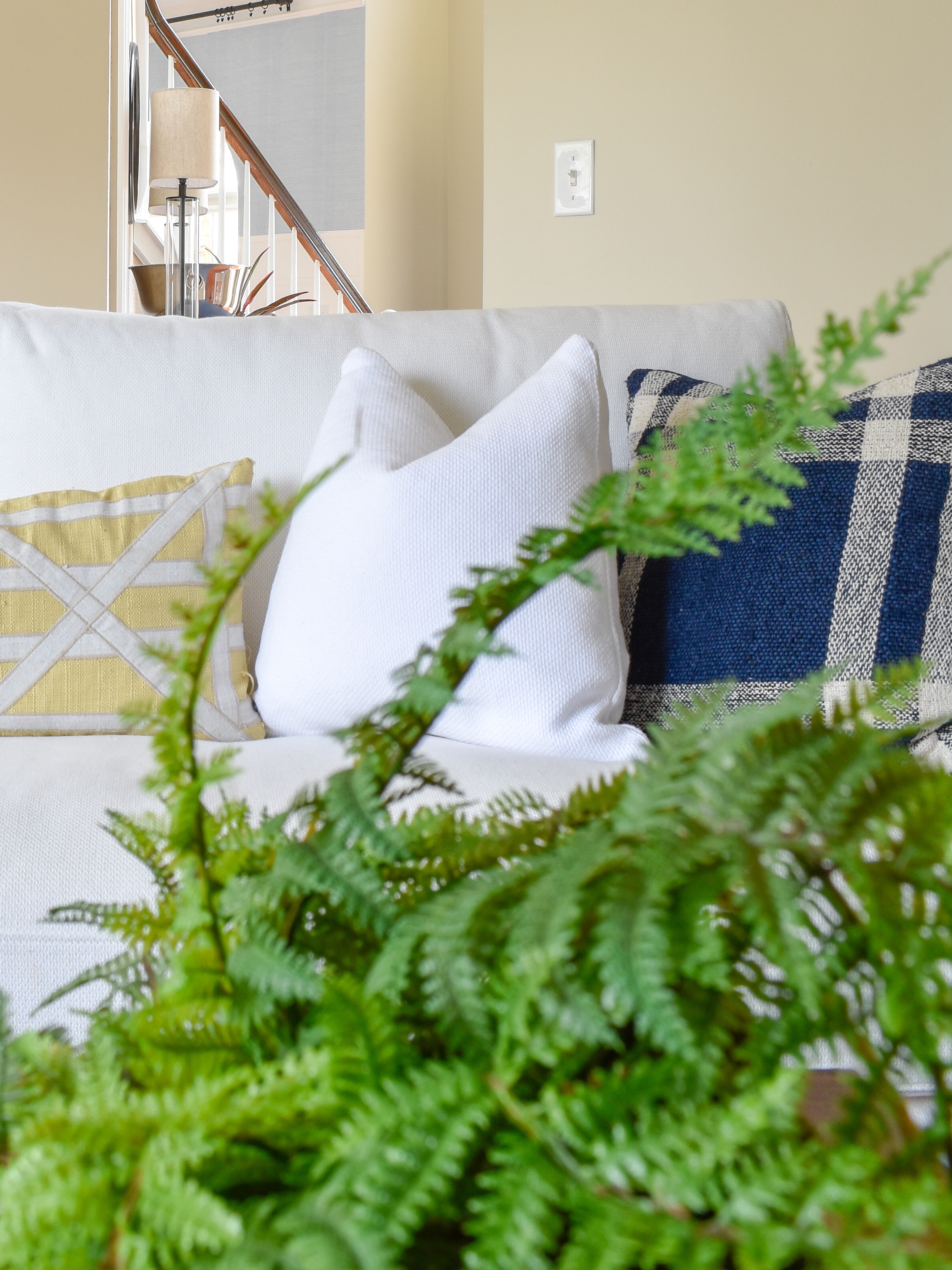 We've cleaned out the clutter and added back only one simple seasonal item that makes our home feel like Spring has sprung!  #springdecor #springlivingroom