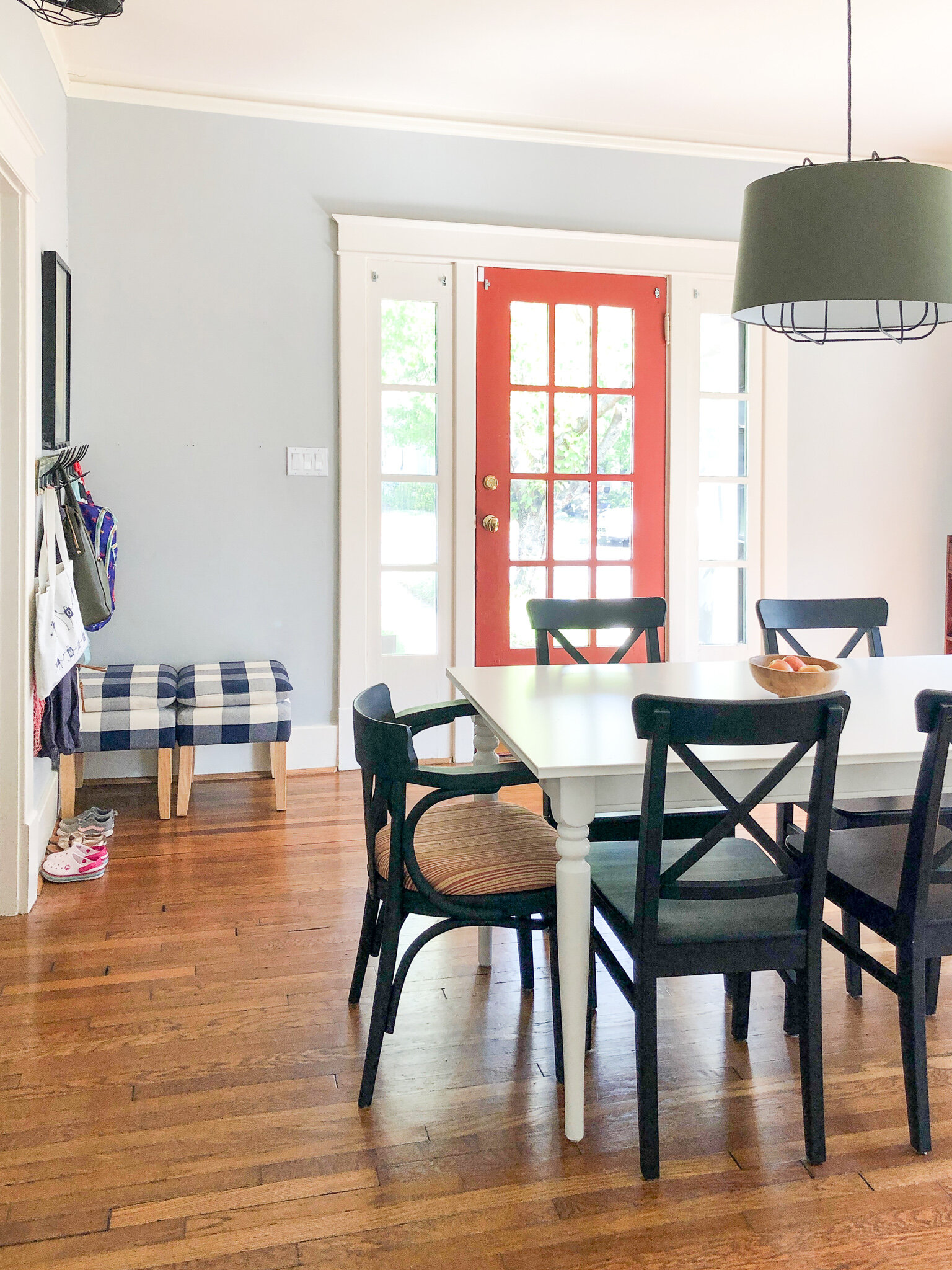 California Bungalow: Our dining room updates in our family-friendly 1920s home.  #SMMakeLifeBeautiful #interior123 #stylemuttspaces #ispymoderndiy #prettyandoverlooked #brightspaceswelove #collectedhome
