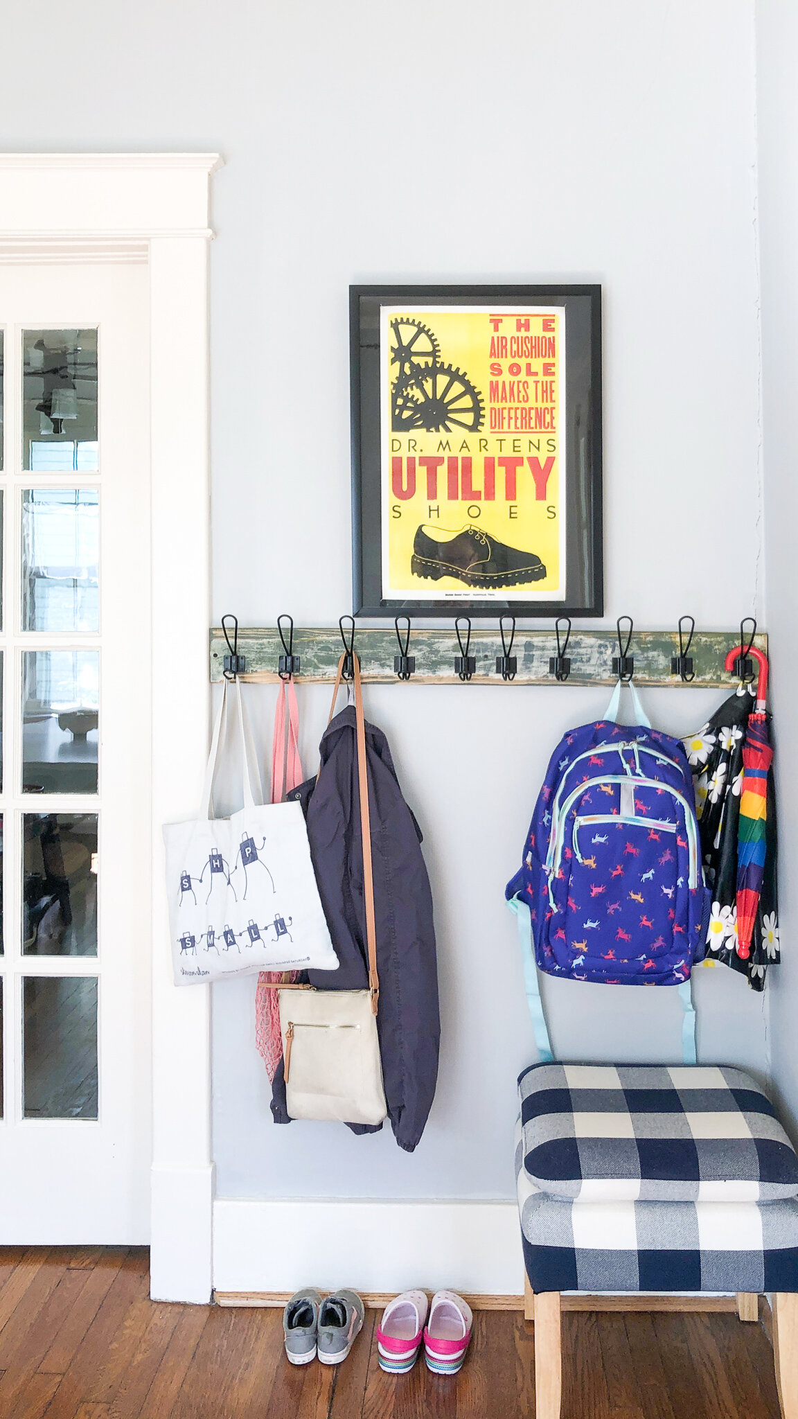 Easy Home Updates for Fall - We added a mini-mudroom by our front door to store our outerwear for the coming chilly weather. #diyhome #mudroom #storageideas #organizationdiy #bungalowstyle #schoolhouseliving