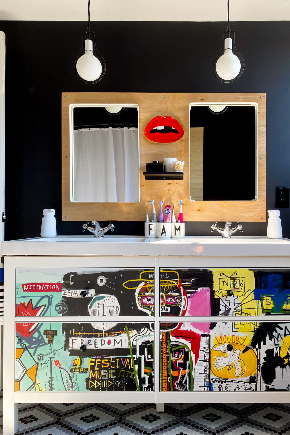 Modern Black Bathroom Design Inspiration