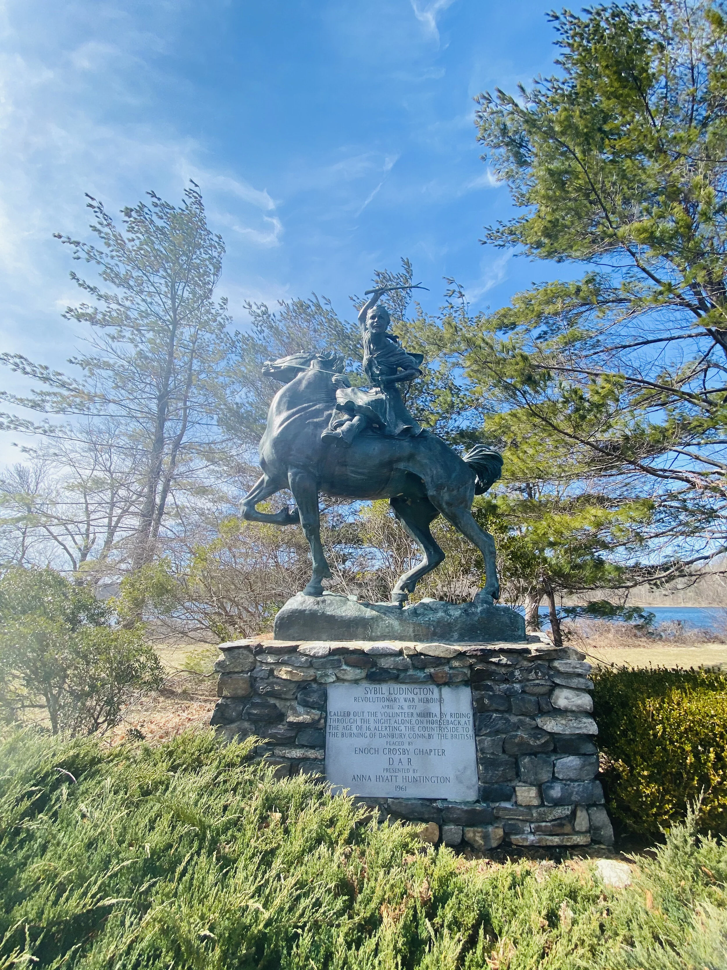 16-year-old girl rides through Putnam, Dutchess to warn of British