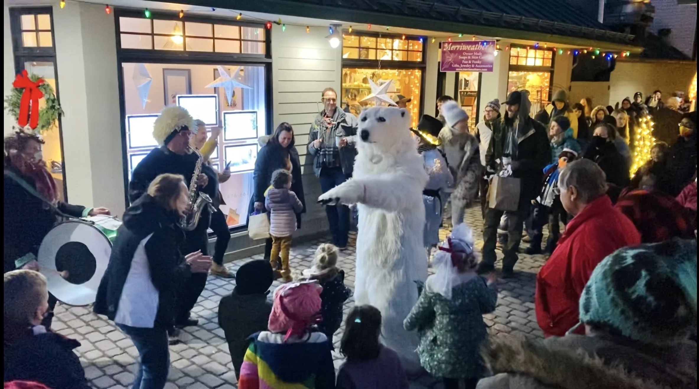 A dancing Polar Bear returns to Rhinebeck for Sinterklaas