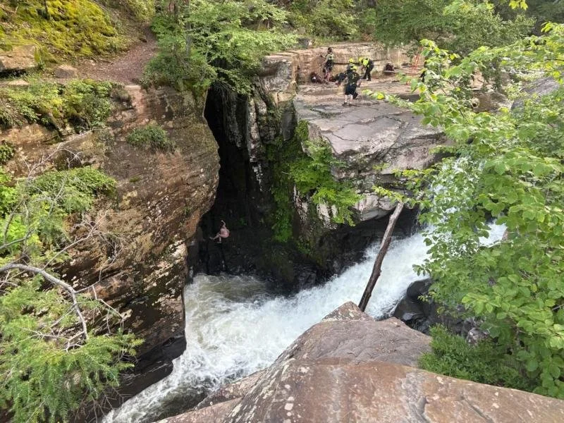 Woman, dog rescued from Fawn’s Leap 